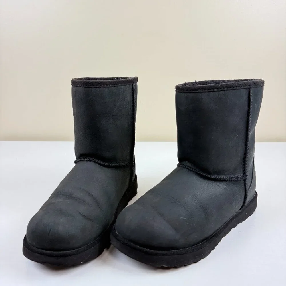 EUC UGG Classic Short II Waterproof Black Leather Boots S/N 1019646K